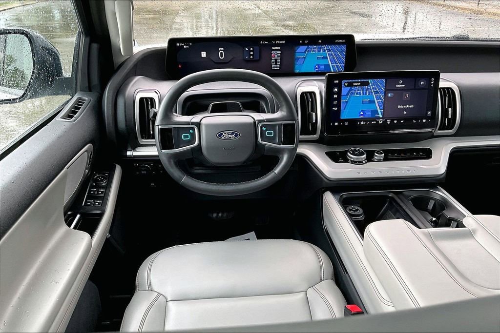Certified 2025 Ford Expedition Active AWD/4WD image 5