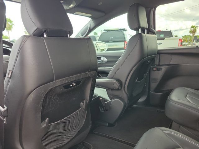 Used 2021 Chrysler Pacifica Touring-L w/ Premium & Safety Sphere Group FWD image 15
