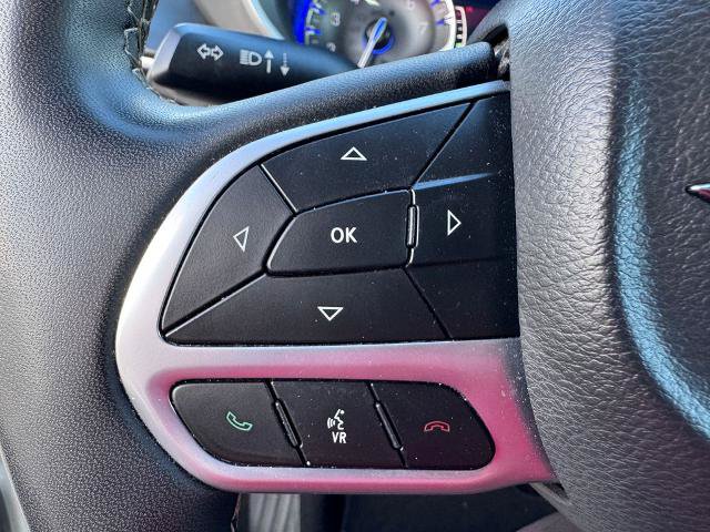 Used 2023 Chrysler Pacifica Touring-L FWD image 28