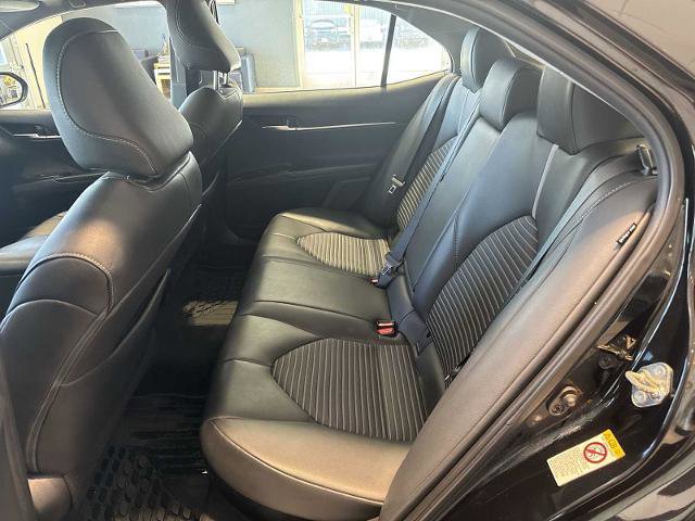 Used 2019 Toyota Camry SE w/ Sunroof Package image 23