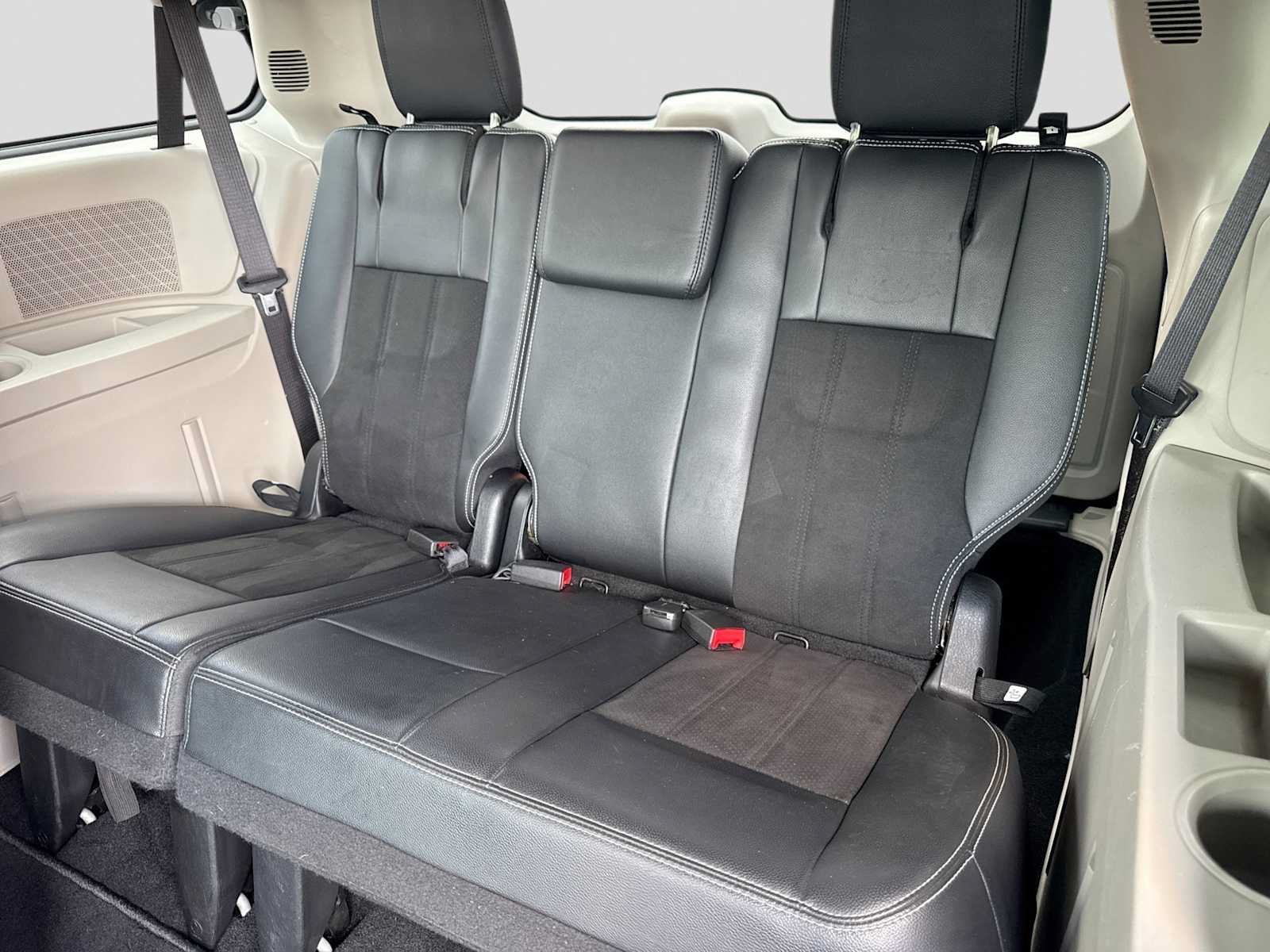 Used 2019 Dodge Grand Caravan SXT w/ Rear Park Assist Package FWD image 21