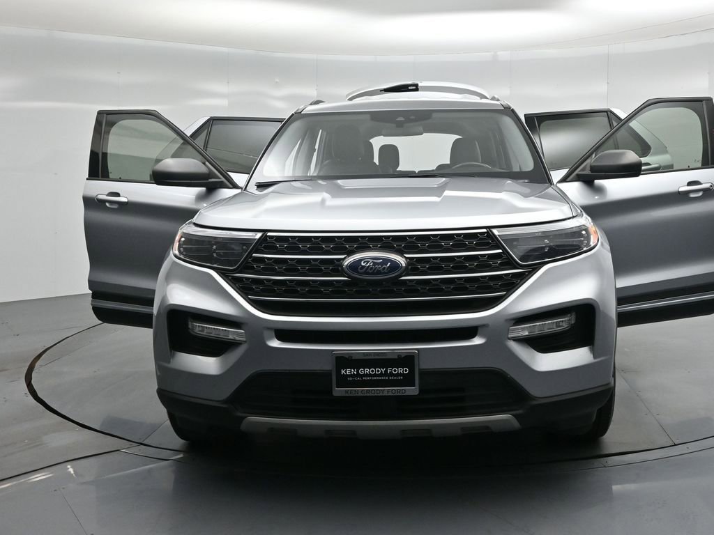 Certified 2022 Ford Explorer XLT w/ Equipment Group 202A image 34