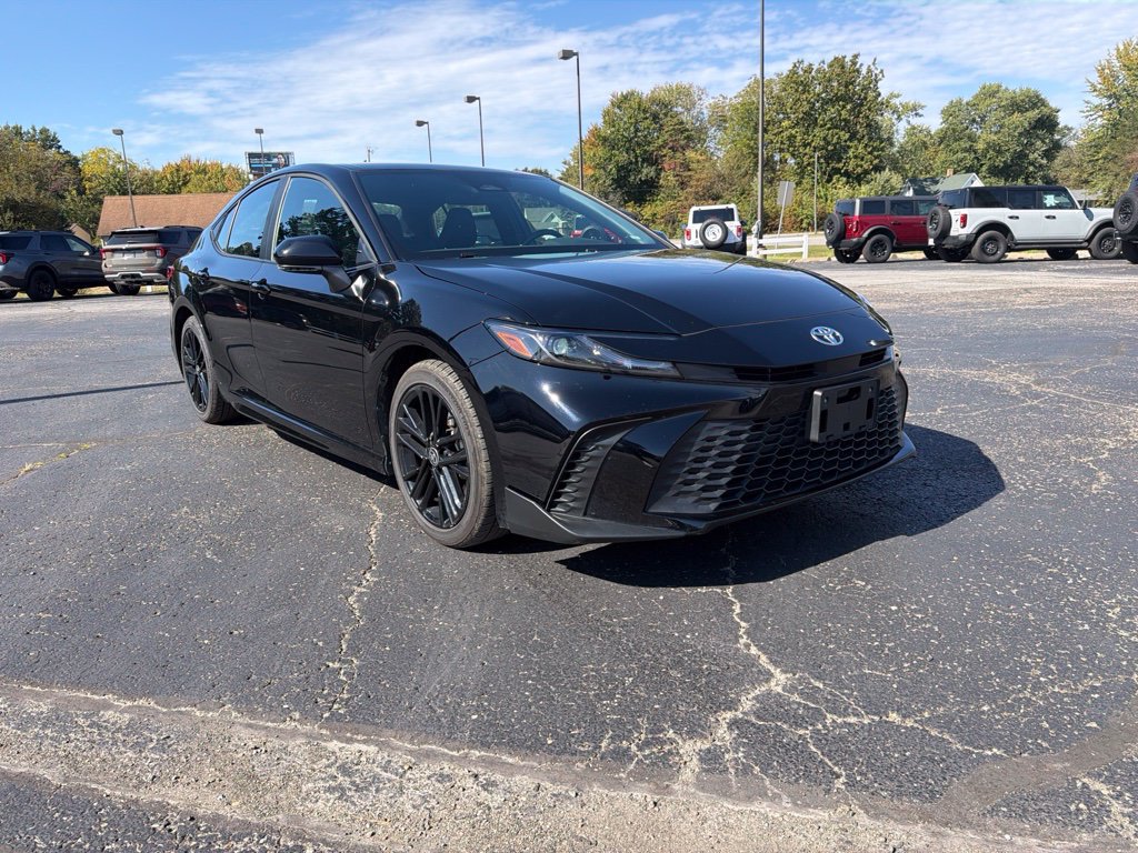 Used 2025 Toyota Camry SE FWD image 8