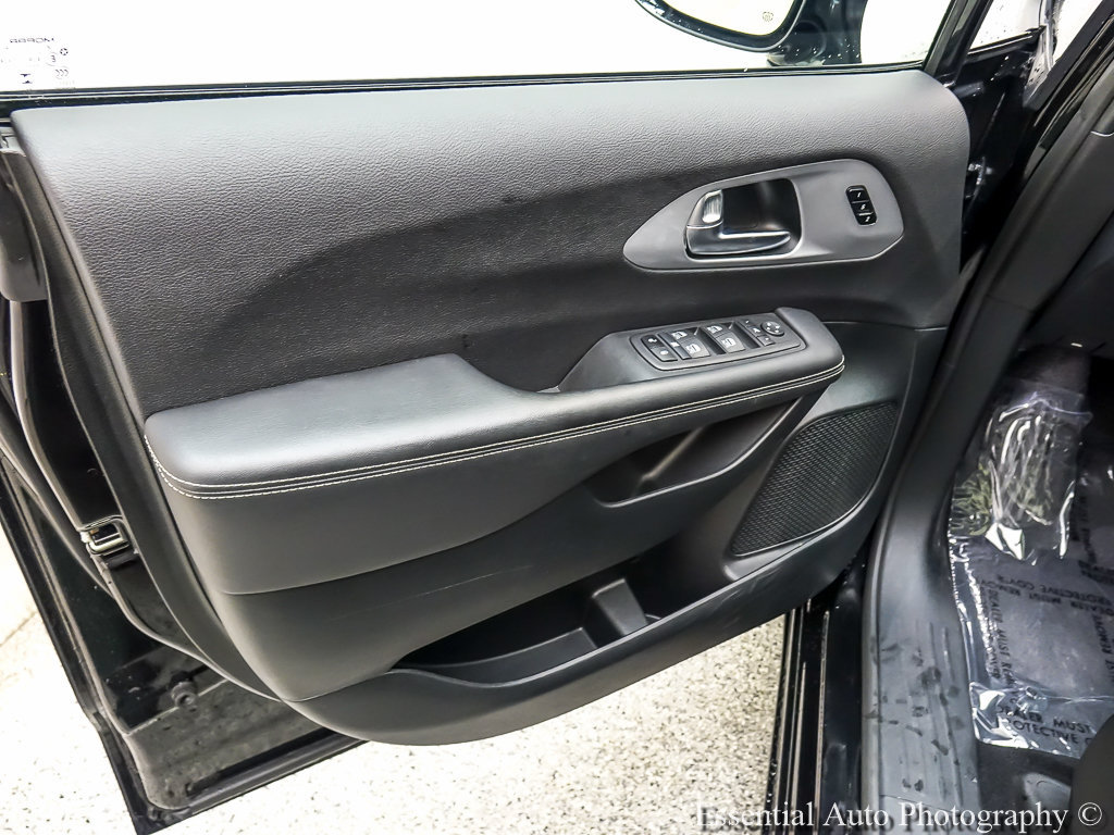 Used 2025 Chrysler Pacifica Limited FWD image 23