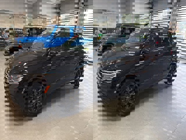 Used 2024 Volkswagen Tiguan SE image 2