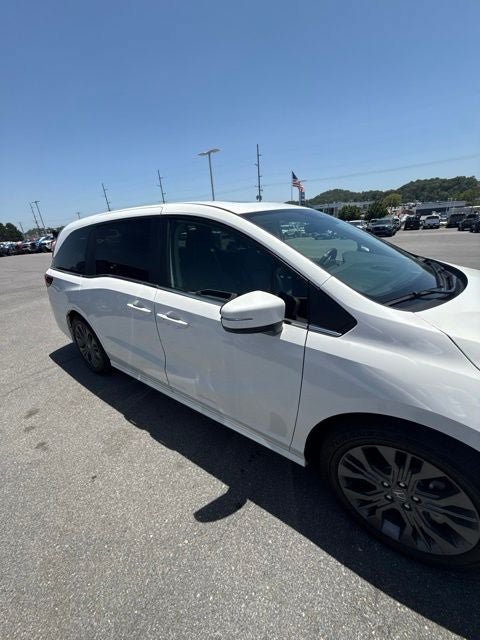 Used 2025 Honda Odyssey Touring image 3