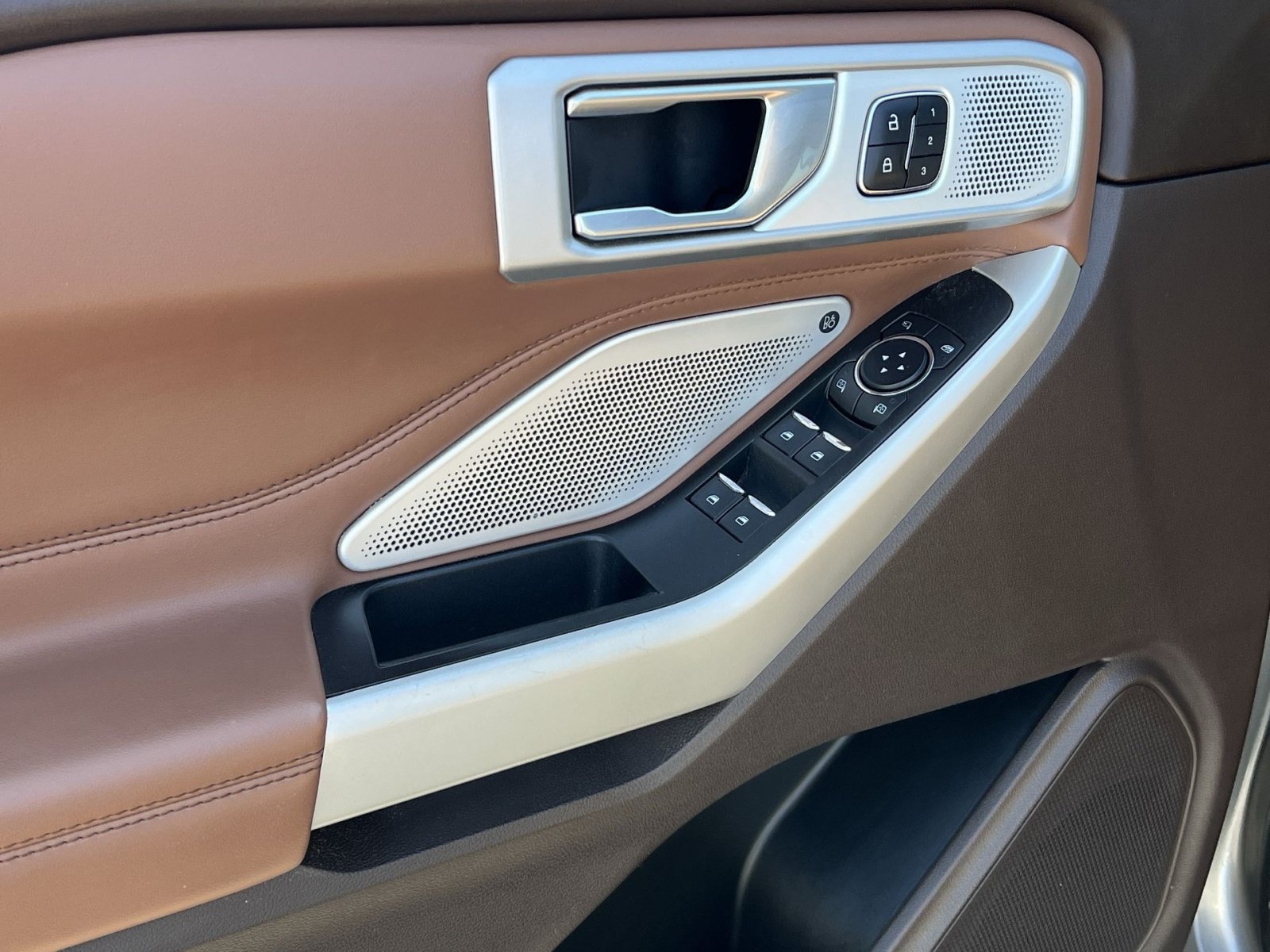 Certified 2022 Ford Explorer King Ranch w/ Premium Technology Package AWD/4WD image 22