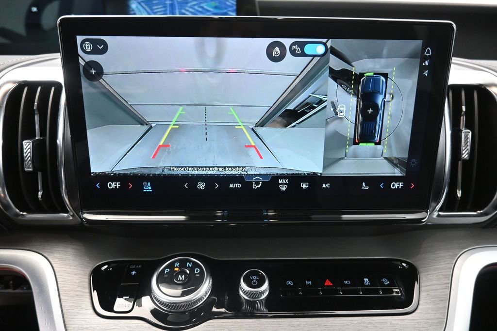 Certified 2025 Ford Expedition Platinum AWD/4WD image 4