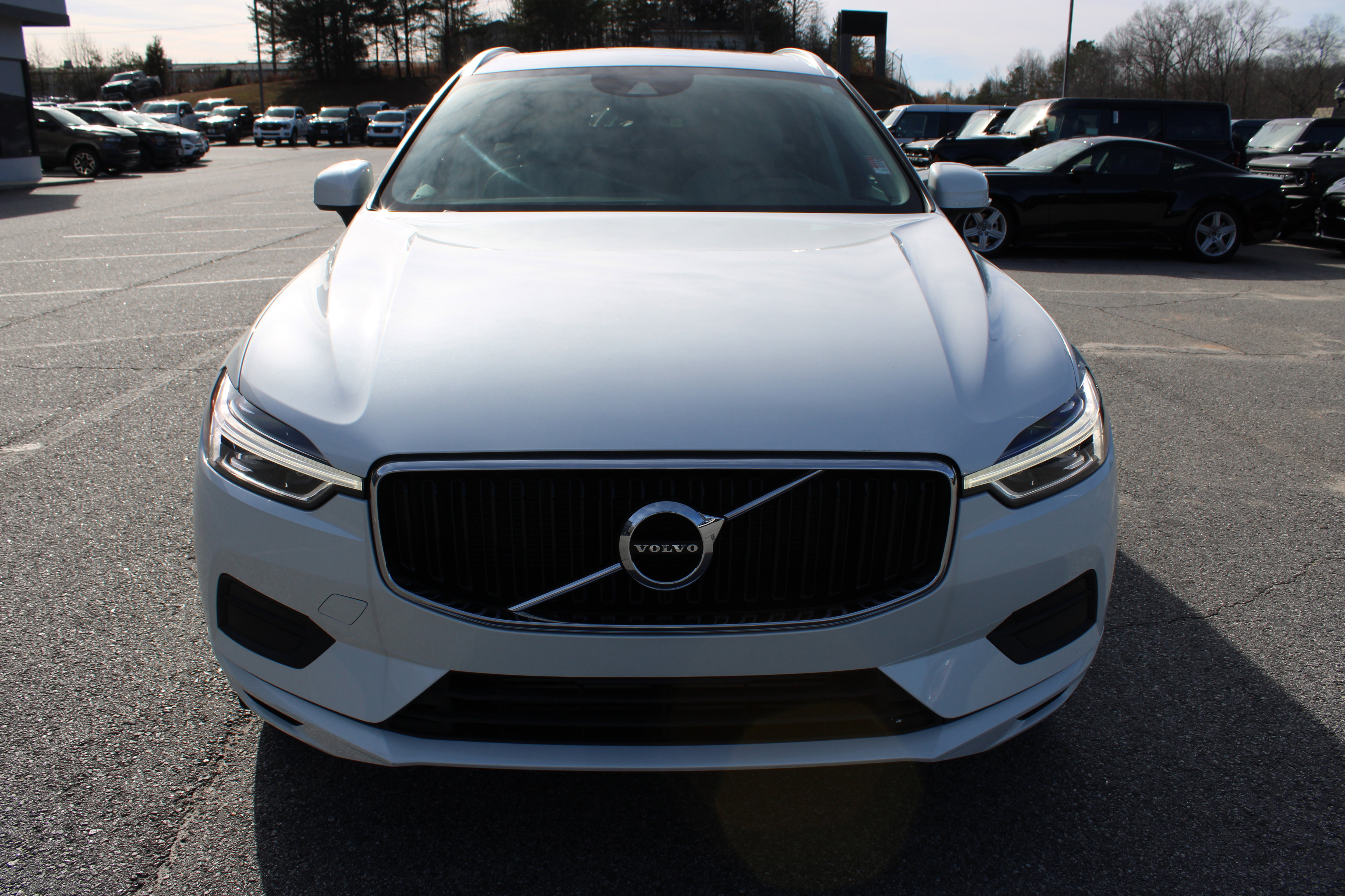 Used 2018 Volvo XC60 T6 Momentum w/ Protection Package Premier image 3