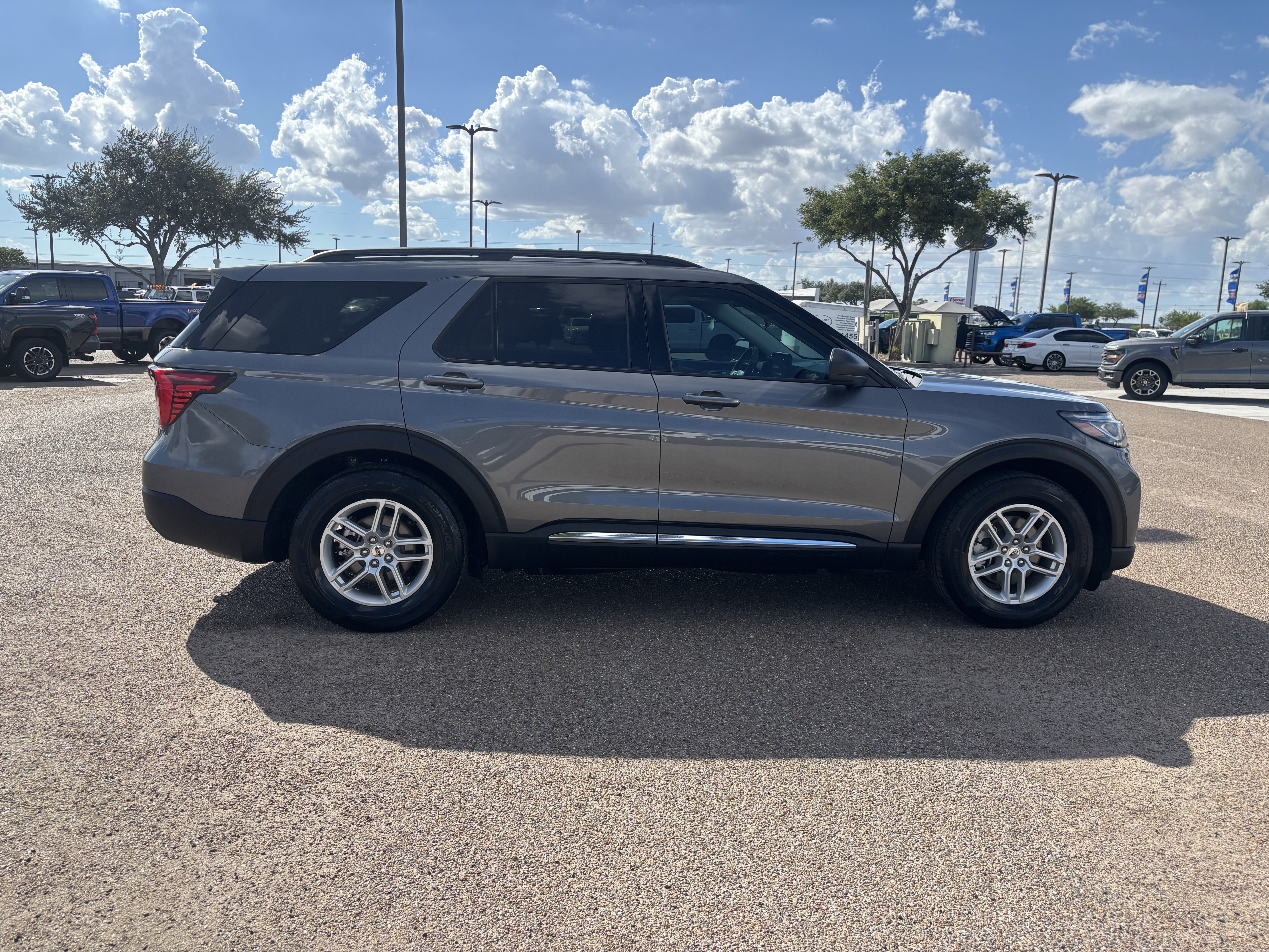 Certified 2025 Ford Explorer Active RWD image 4