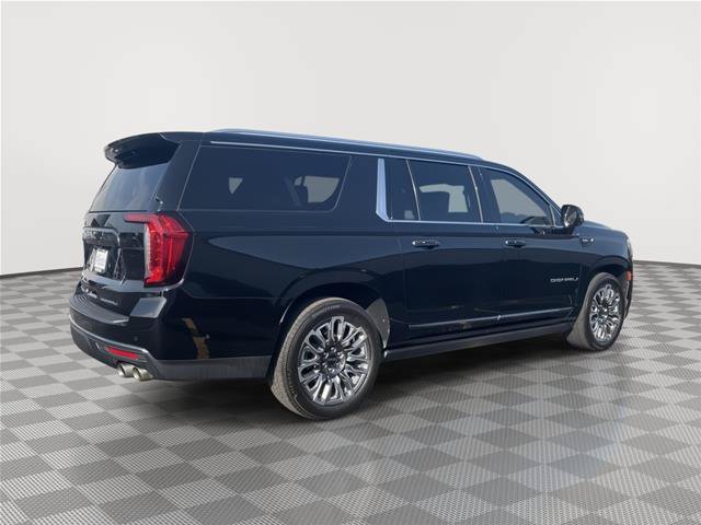 Used 2023 GMC Yukon XL Denali Ultimate AWD/4WD image 6