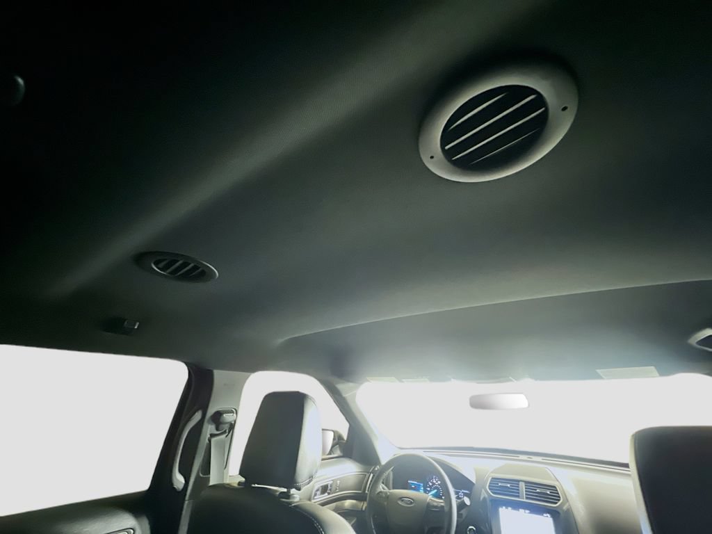 Certified 2018 Ford Explorer XLT w/ Equipment Group 202A AWD/4WD image 38