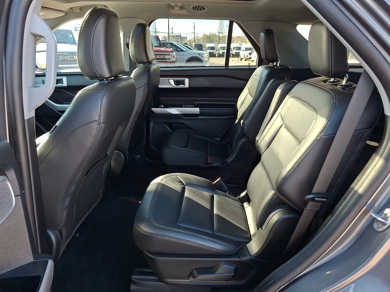 Certified 2023 Ford Explorer XLT w/ Equipment Group 202A AWD/4WD image 10
