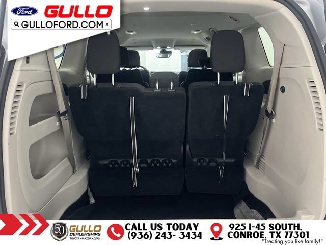 Used 2023 Chrysler Voyager LX FWD image 11