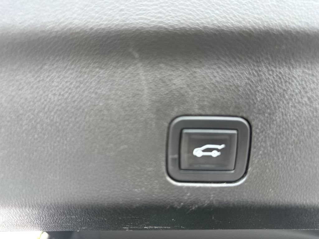 Used 2023 GMC Yukon SLT AWD/4WD image 19