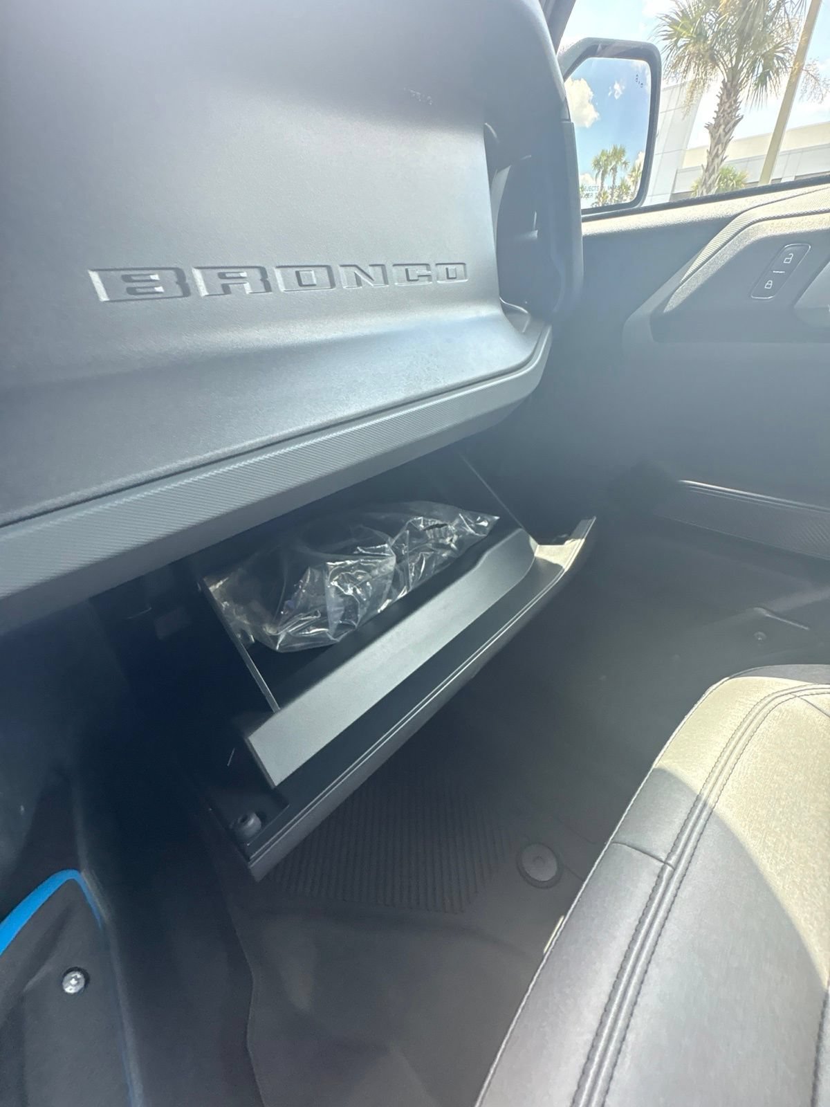 Certified 2024 Ford Bronco Black Diamond AWD/4WD image 34