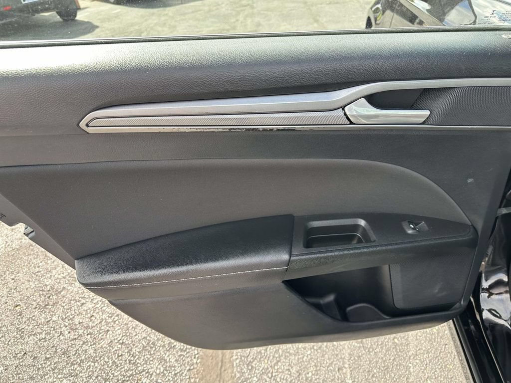 Certified 2020 Ford Fusion SE FWD image 11