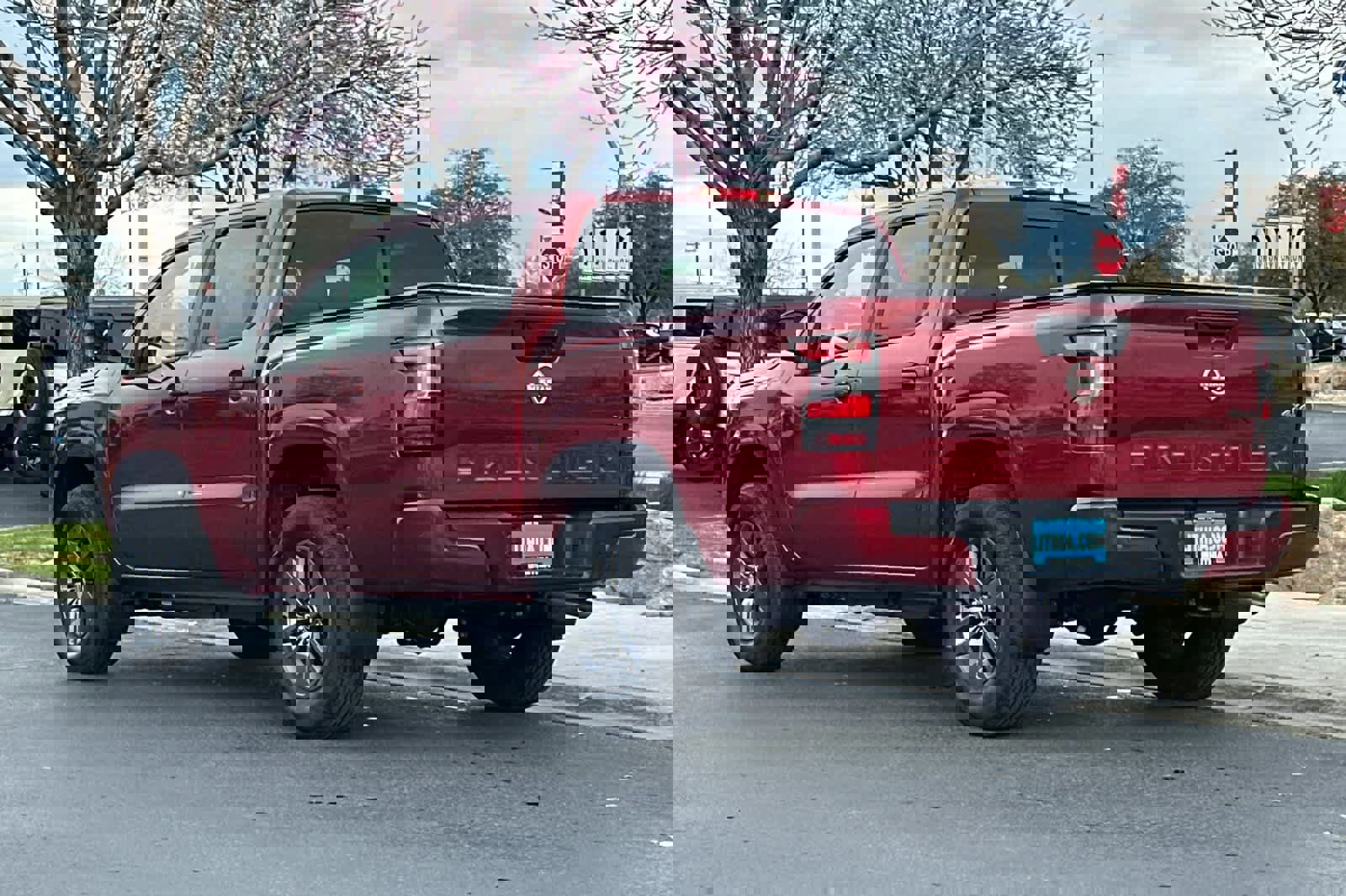 Used 2025 Nissan Frontier SV w/ SV Convenience Package image 3