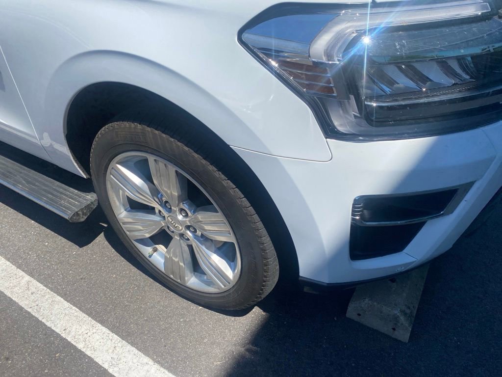 Certified 2024 Ford Expedition King Ranch RWD image 4