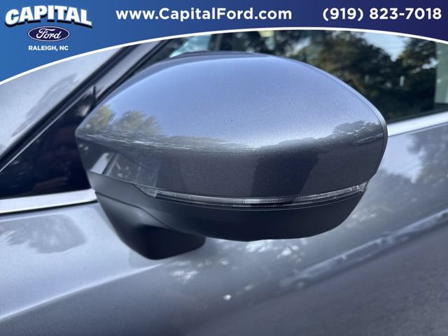 Used 2022 Nissan Pathfinder SL FWD image 12
