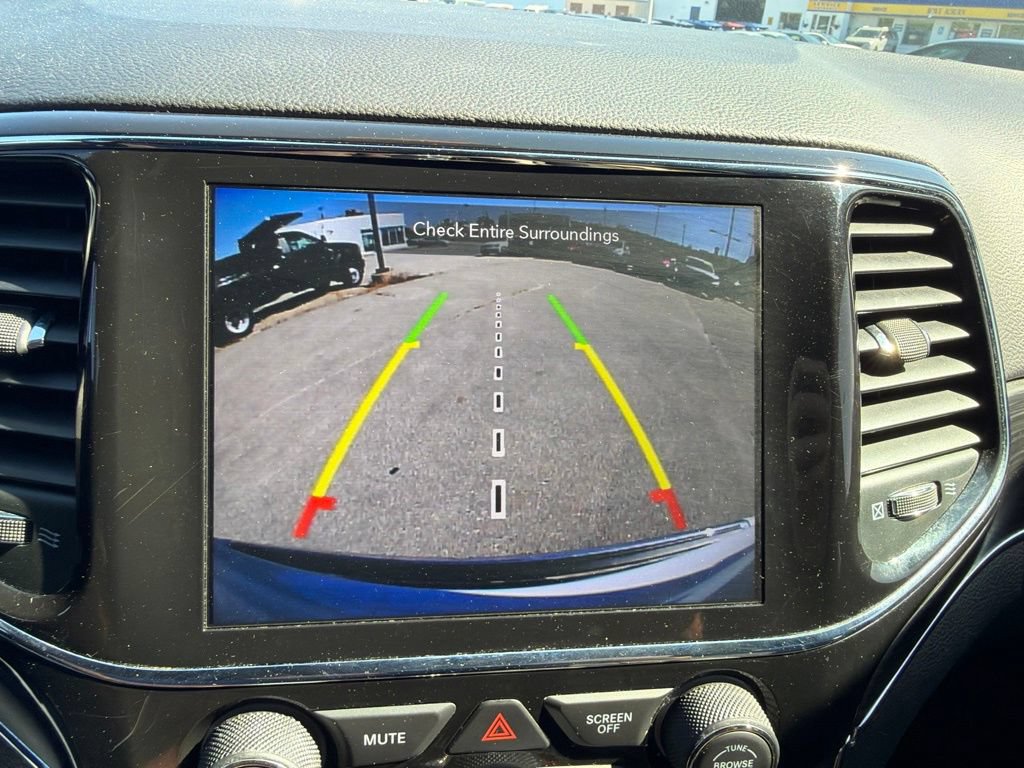 Used 2021 Jeep Grand Cherokee Limited AWD/4WD image 17