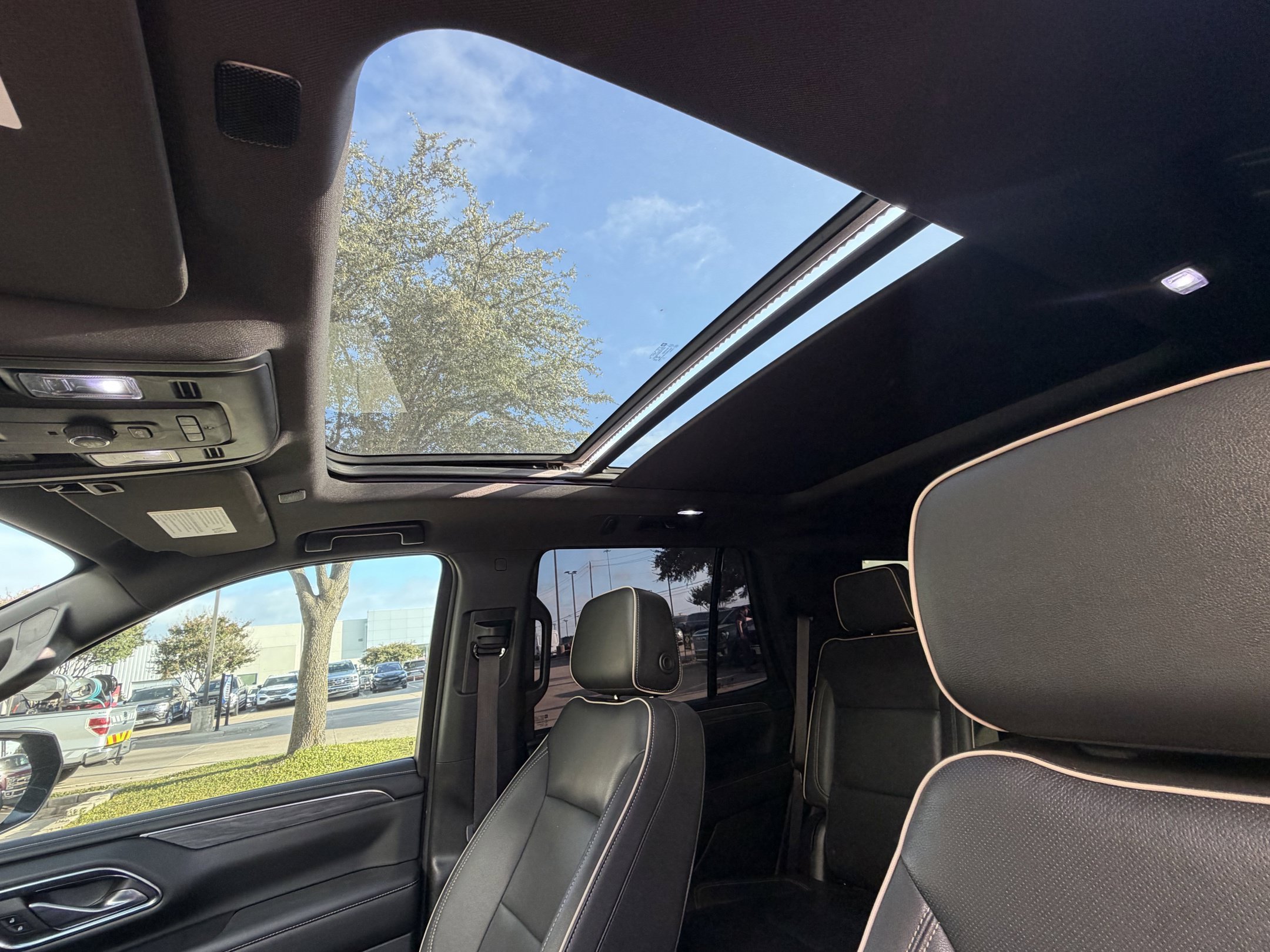 Used 2023 GMC Yukon SLT AWD/4WD image 21