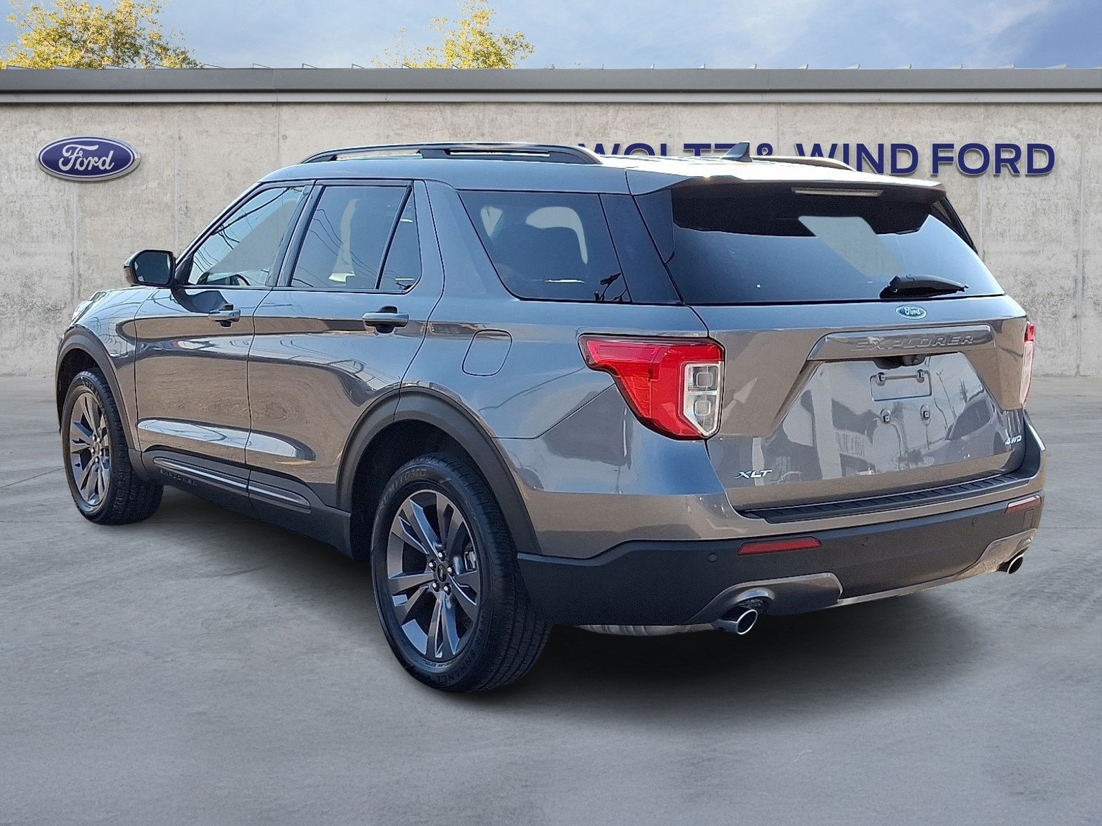 Certified 2022 Ford Explorer XLT w/ Equipment Group 202A AWD/4WD image 4