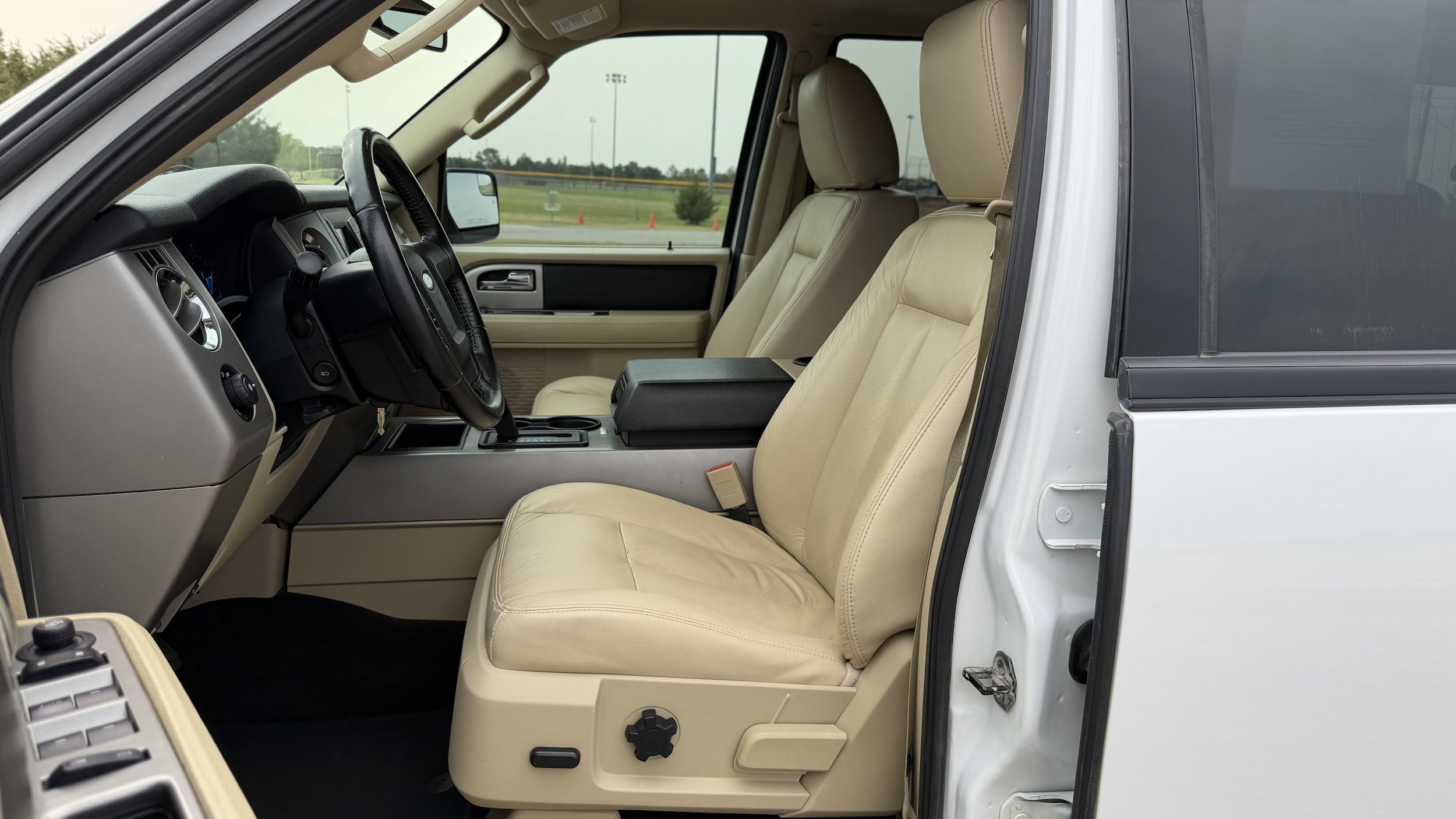 Certified 2017 Ford Expedition XLT AWD/4WD image 18