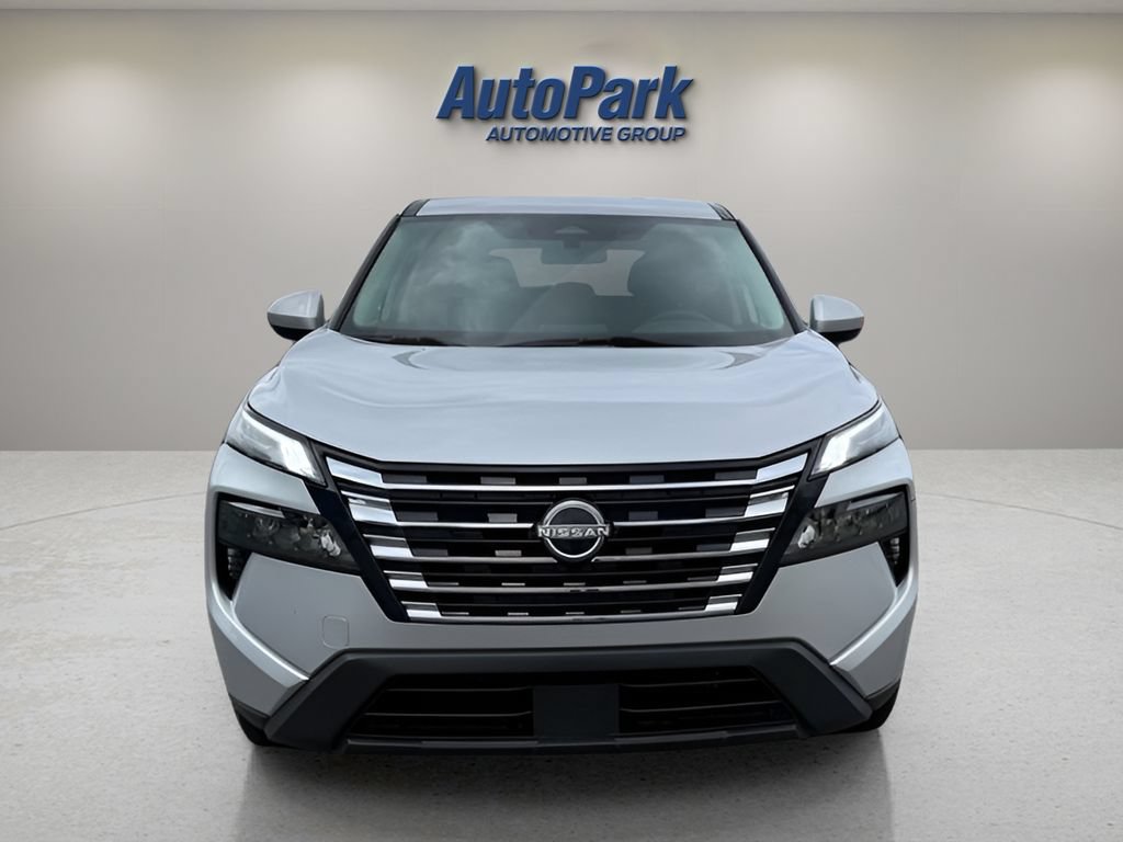 Used 2024 Nissan Rogue SV AWD/4WD image 2
