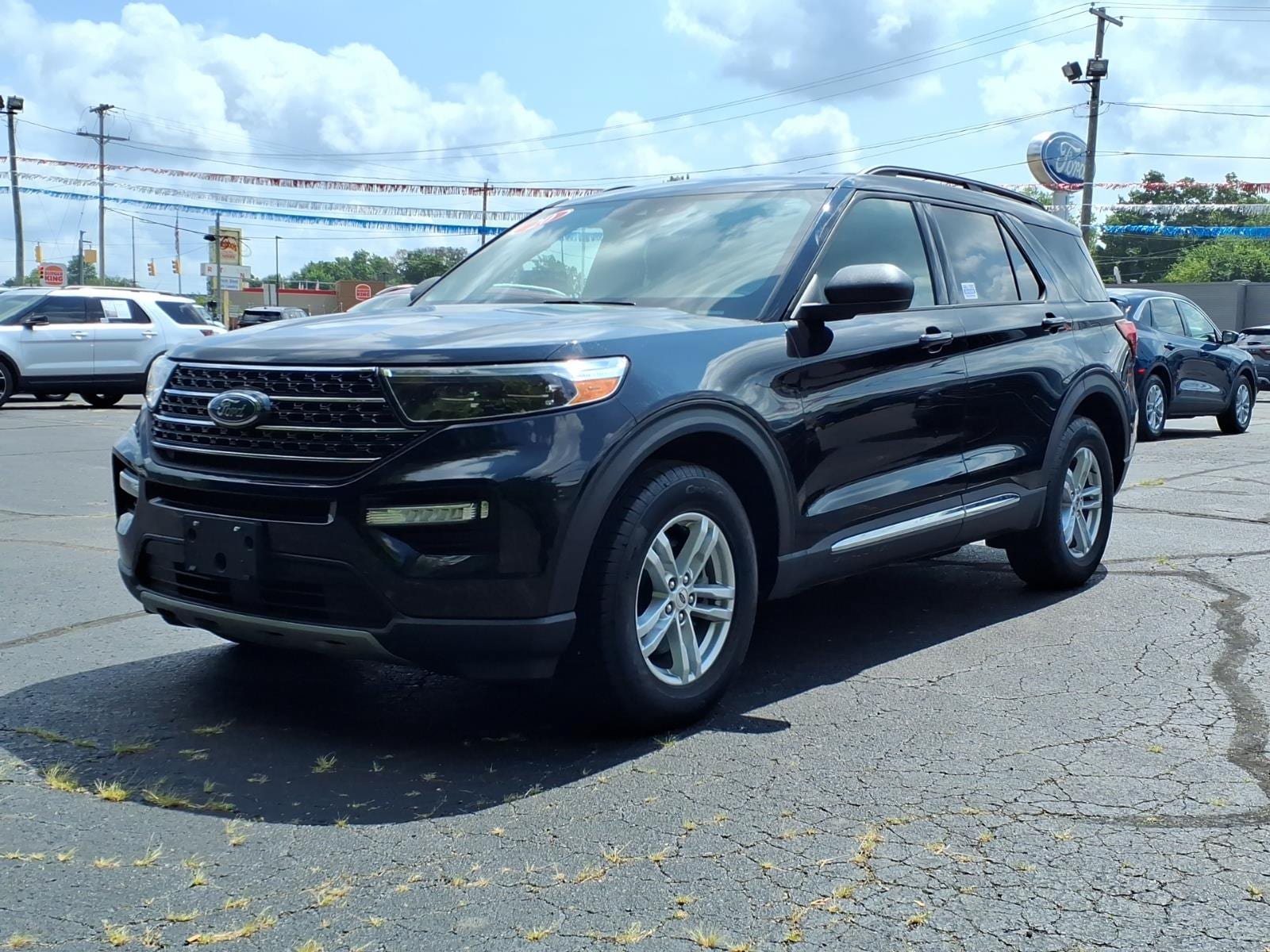 Certified 2020 Ford Explorer XLT w/ Equipment Group 202A AWD/4WD image 3
