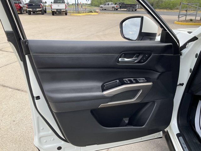 Used 2023 Nissan Pathfinder Platinum w/ Cargo Package AWD/4WD image 7