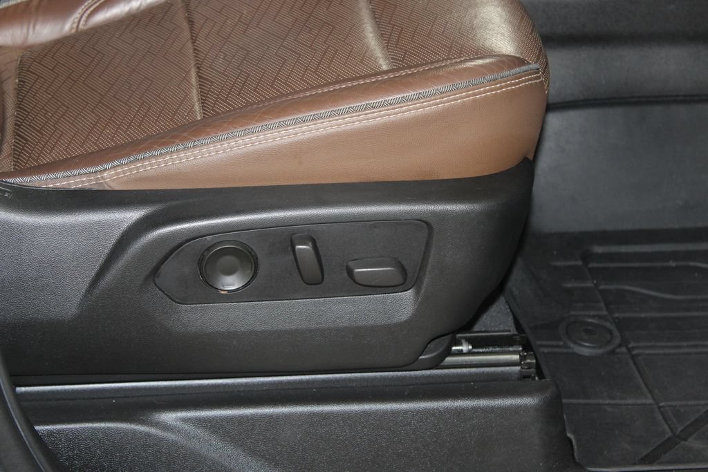 Used 2021 Chevrolet Suburban High Country RWD image 30