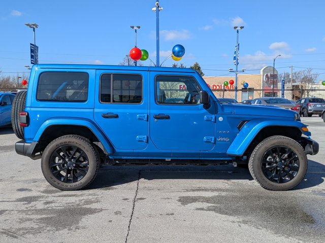 Used 2024 Jeep Wrangler Unlimited Sahara AWD/4WD image 3