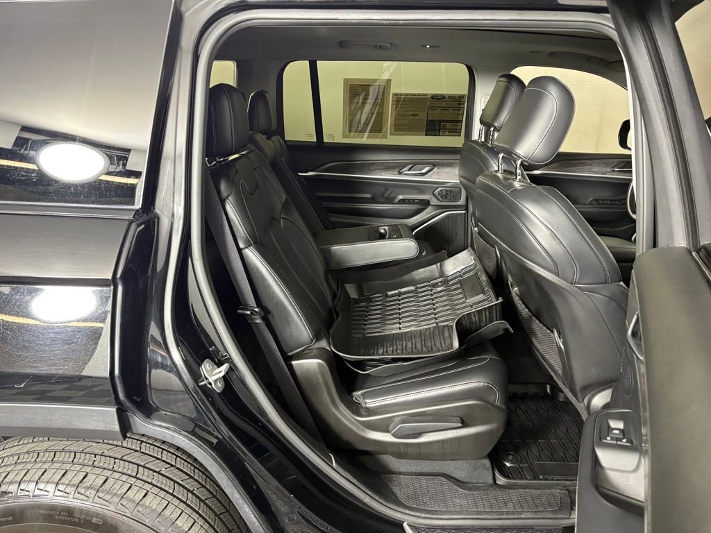 Used 2022 Jeep Grand Cherokee L Limited AWD/4WD image 38