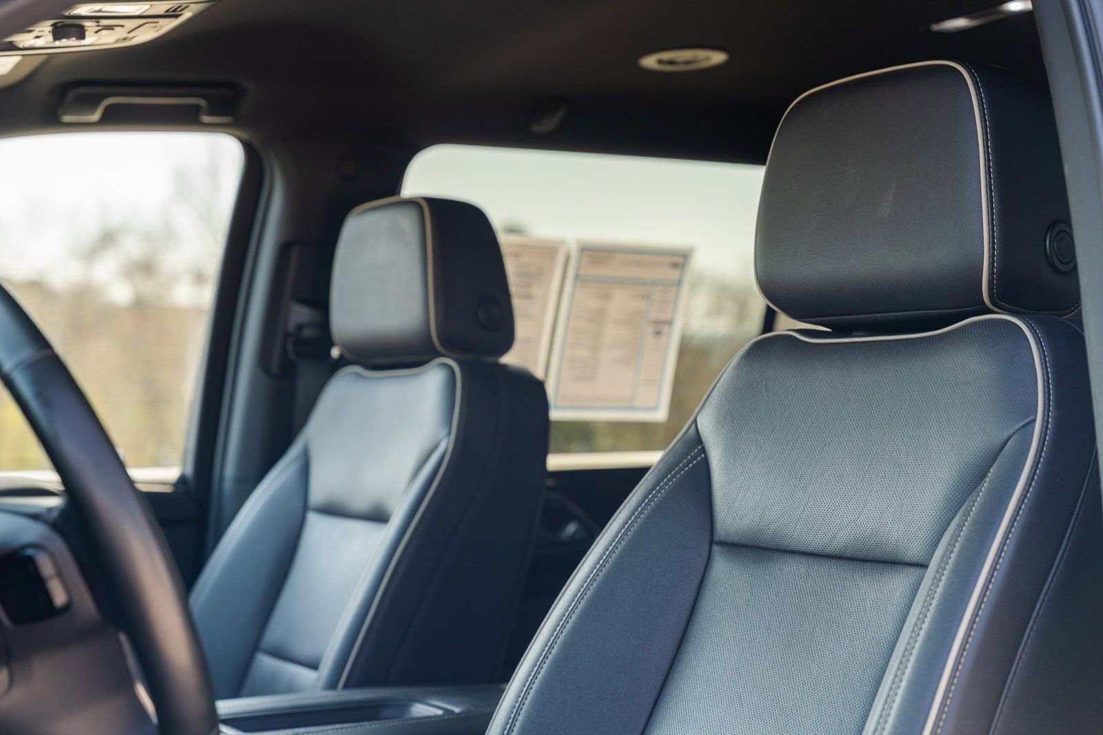 Used 2023 Chevrolet Suburban Premier image 23