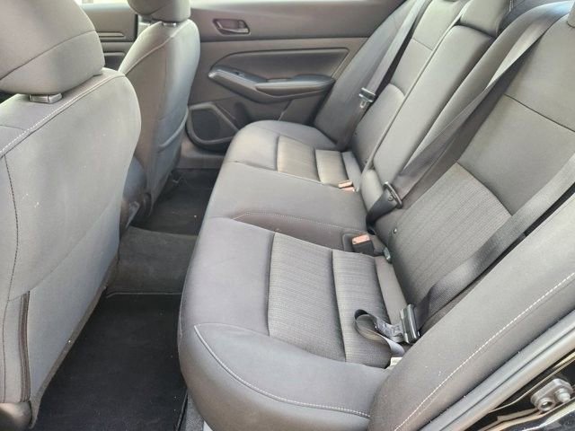 Used 2025 Nissan Altima 2.5 SV FWD image 30
