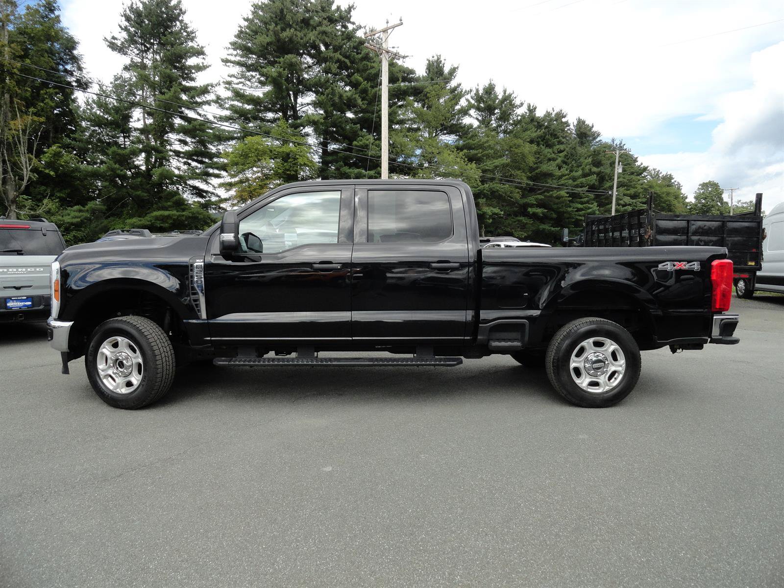 Certified 2025 Ford F250 XLT w/ Snow Plow Prep Package AWD/4WD image 8