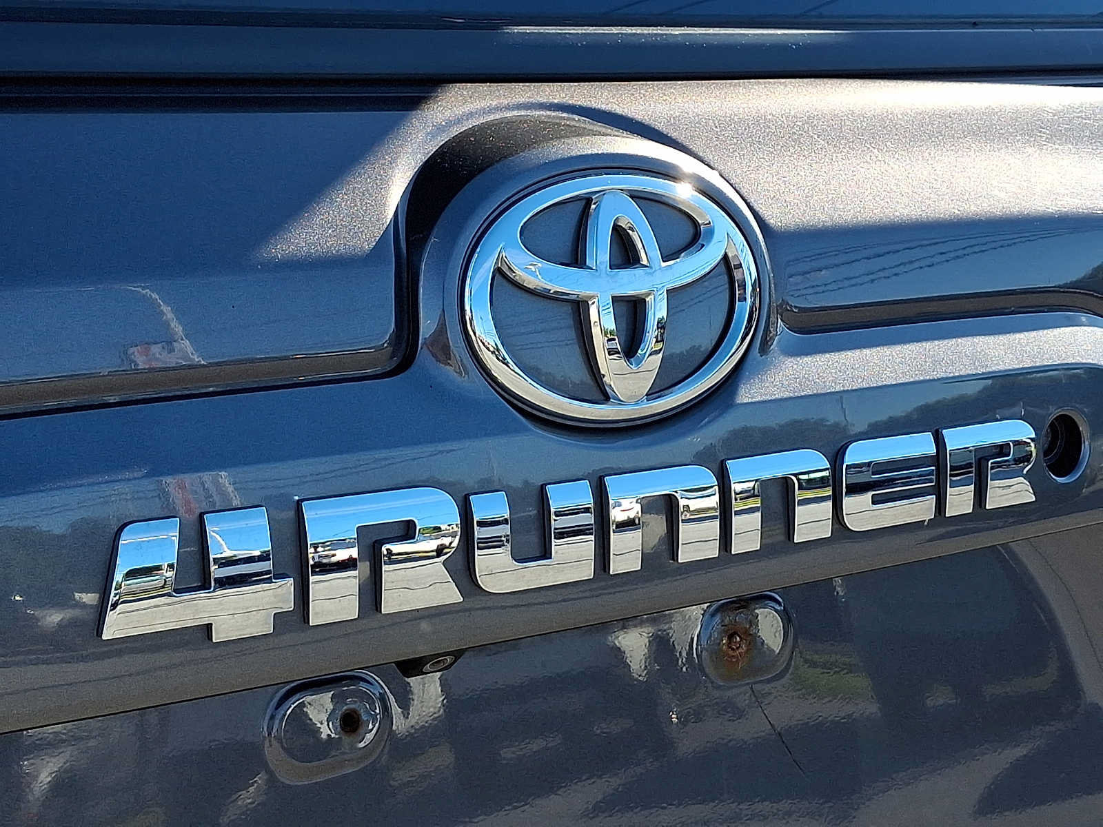 Used 2017 Toyota 4Runner SR5 AWD/4WD image 30