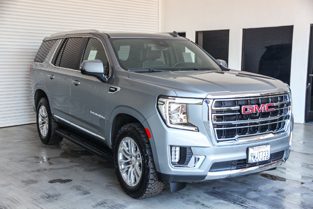 Used 2023 GMC Yukon SLT w/ SLT Luxury Package AWD/4WD image 3