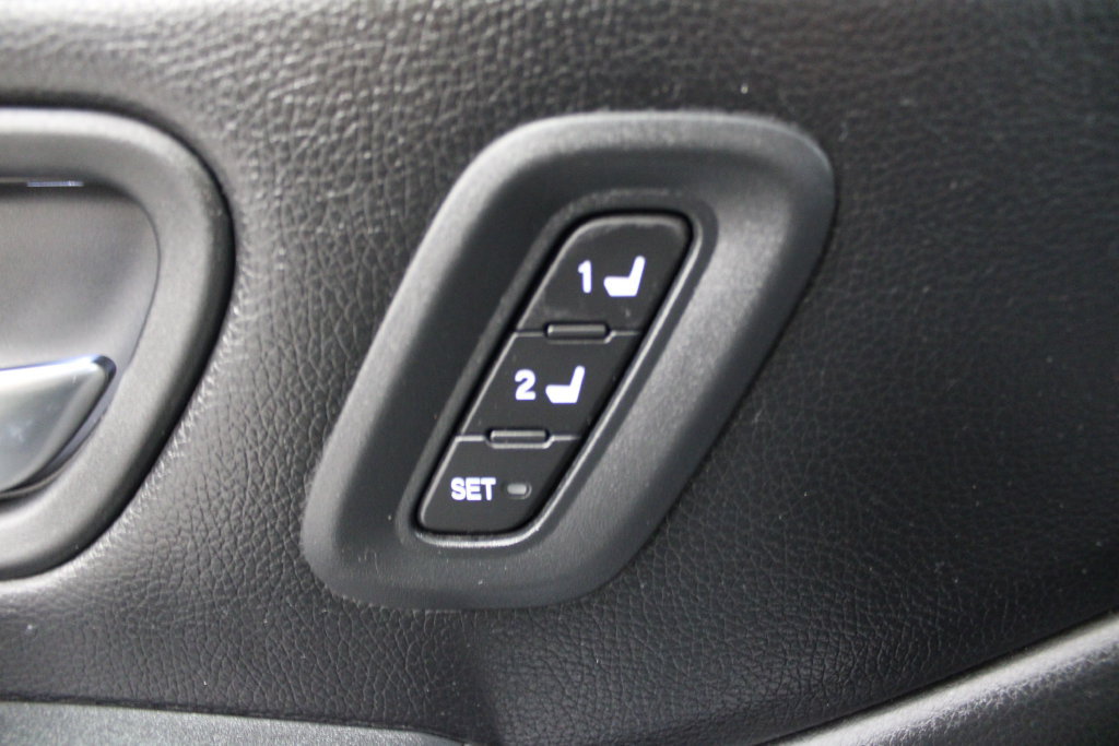Used 2024 Honda Pilot Touring image 13