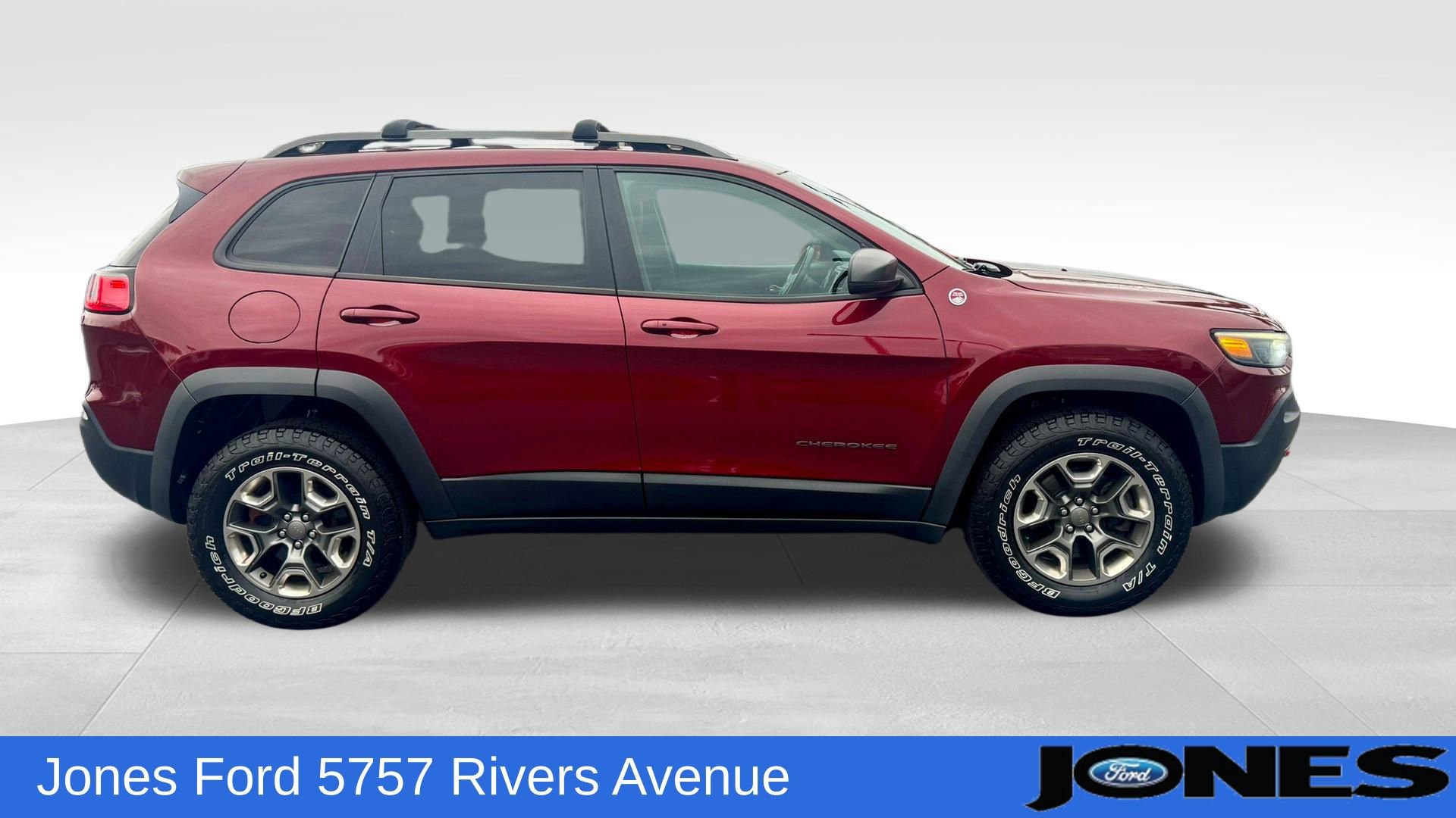 Used 2019 Jeep Cherokee Trailhawk w/ Cold Weather Group image 3
