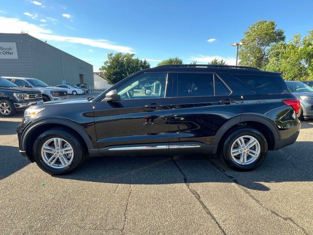Certified 2023 Ford Explorer XLT w/ Class IV Trailer Tow Package AWD/4WD image 8