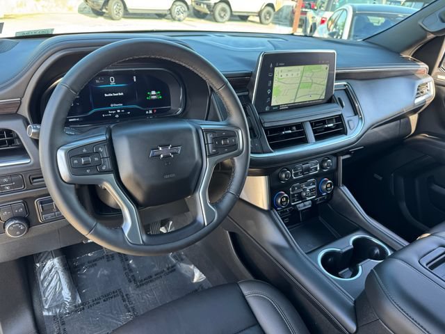 Used 2024 Chevrolet Tahoe Z71 w/ Luxury Package AWD/4WD image 3