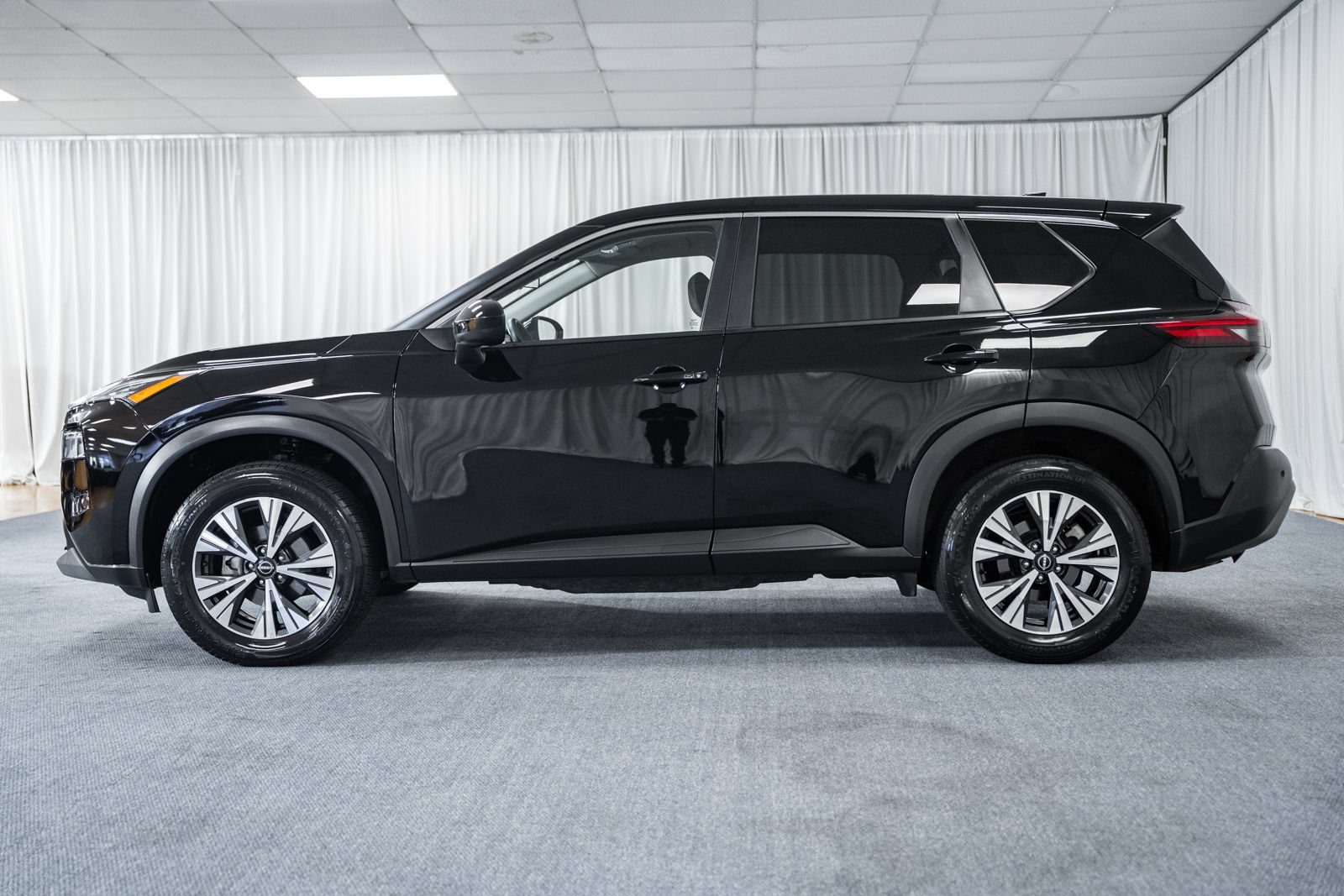 Used 2023 Nissan Rogue SV AWD/4WD image 4