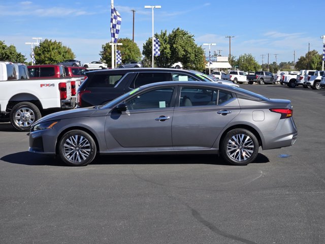 Used 2025 Nissan Altima 2.5 SV AWD/4WD image 7