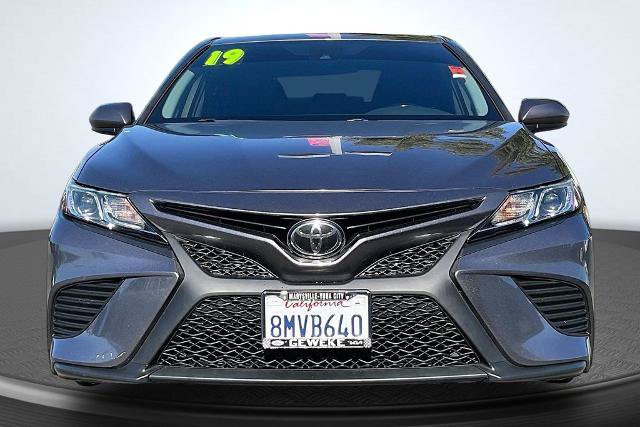 Used 2019 Toyota Camry SE FWD image 3