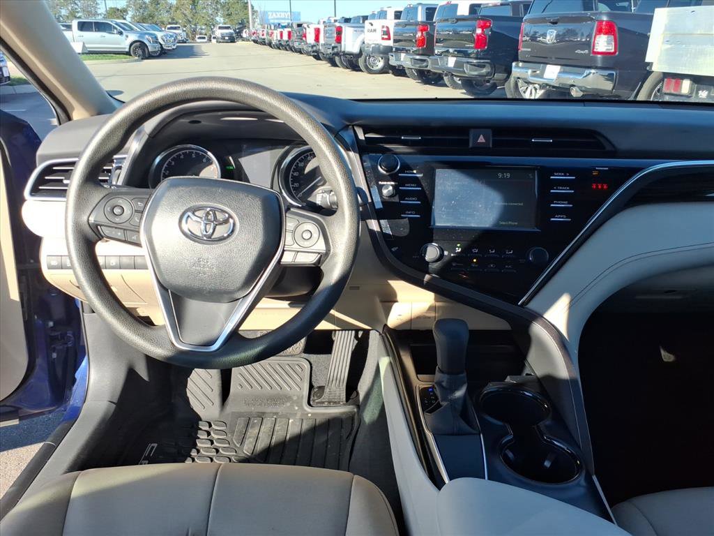 Used 2018 Toyota Camry LE image 14