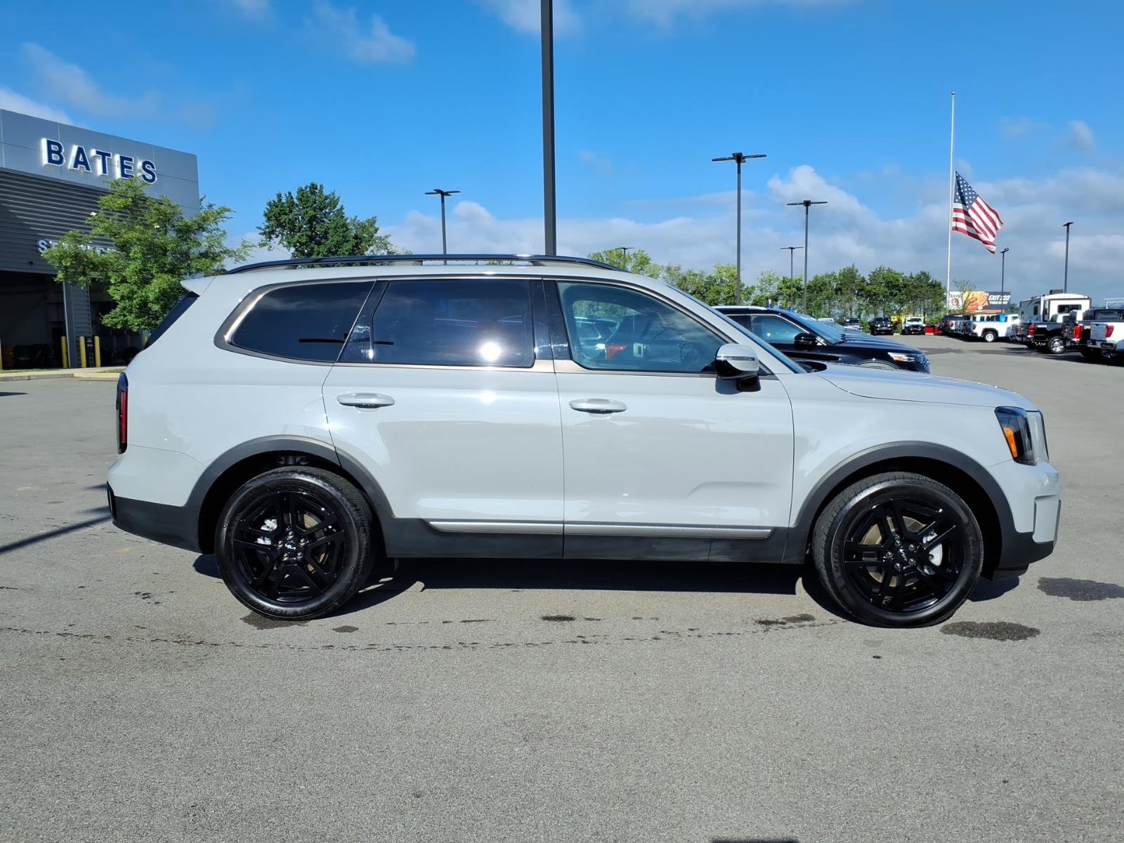 Used 2023 Kia Telluride SX X-Line AWD/4WD image 2
