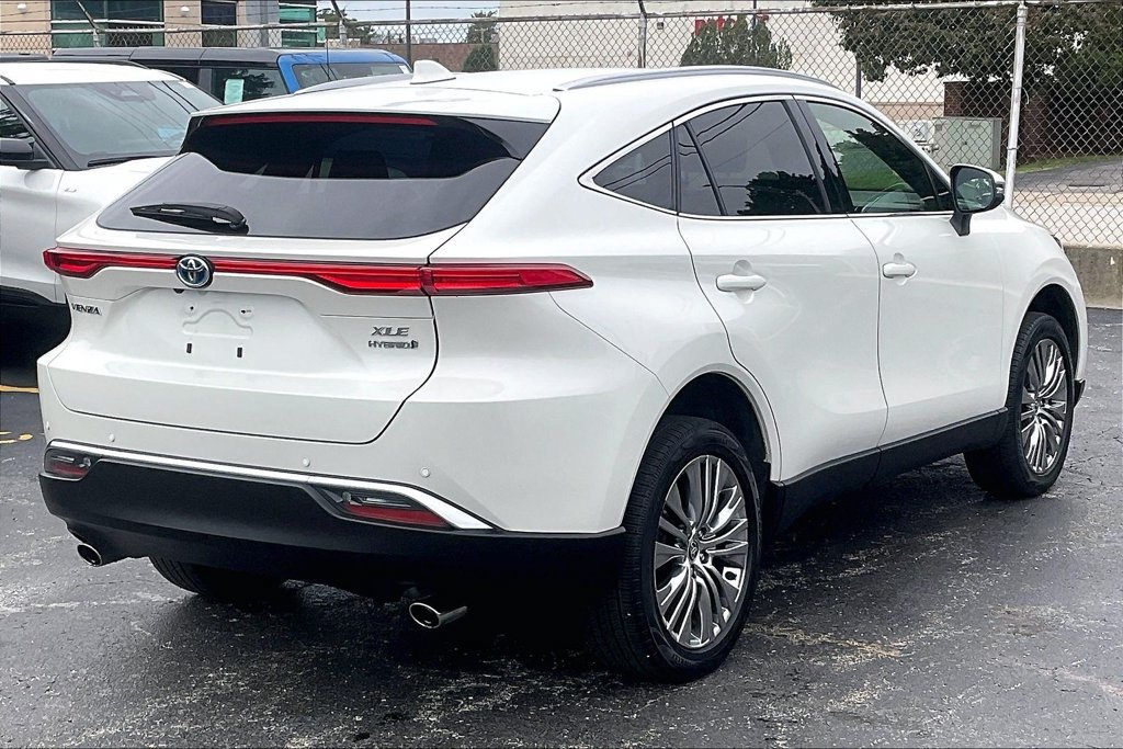 Used 2022 Toyota Venza XLE AWD/4WD image 12