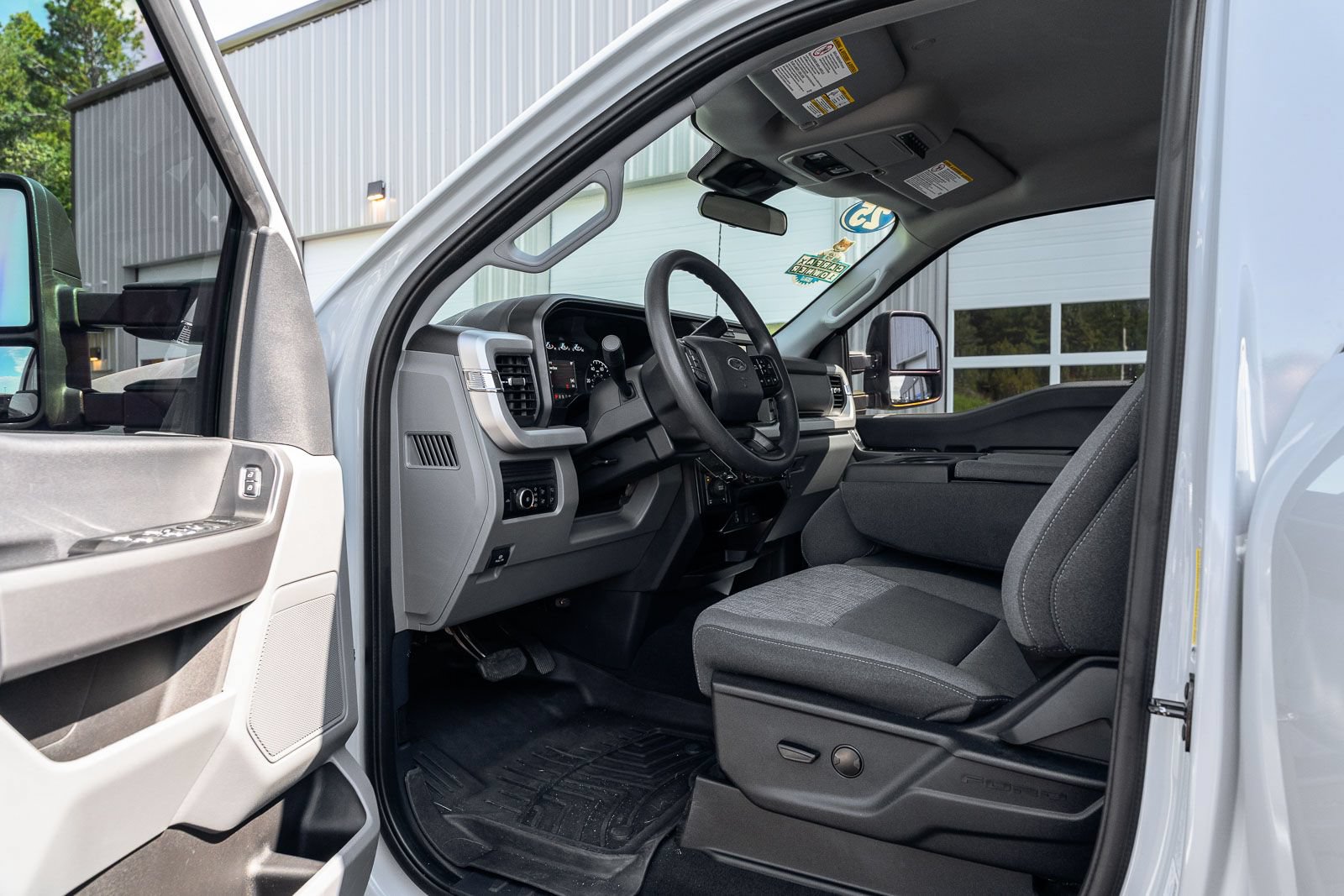 Certified 2025 Ford F250 XLT AWD/4WD image 17
